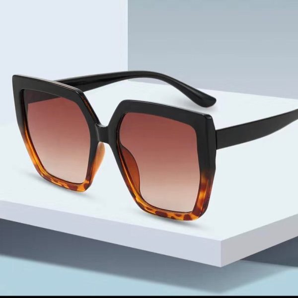 Women fashion oversized square sunglasses/ Retro trendy sunglasses vintage ladies stylish design